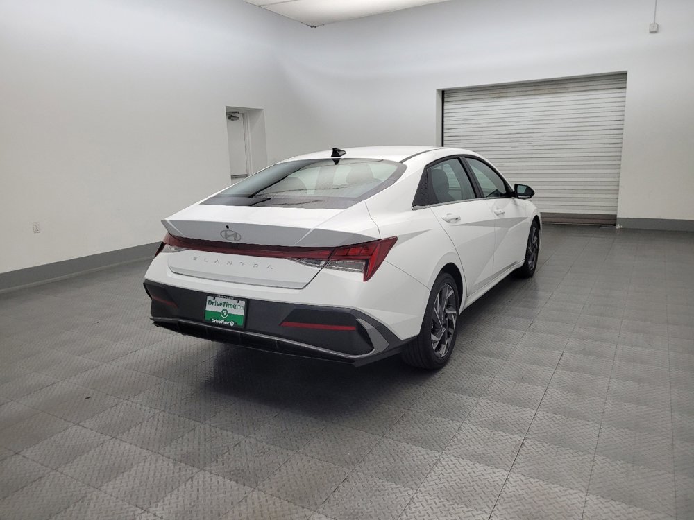 Used 2025 Hyundai Elantra SEL FWD image 9