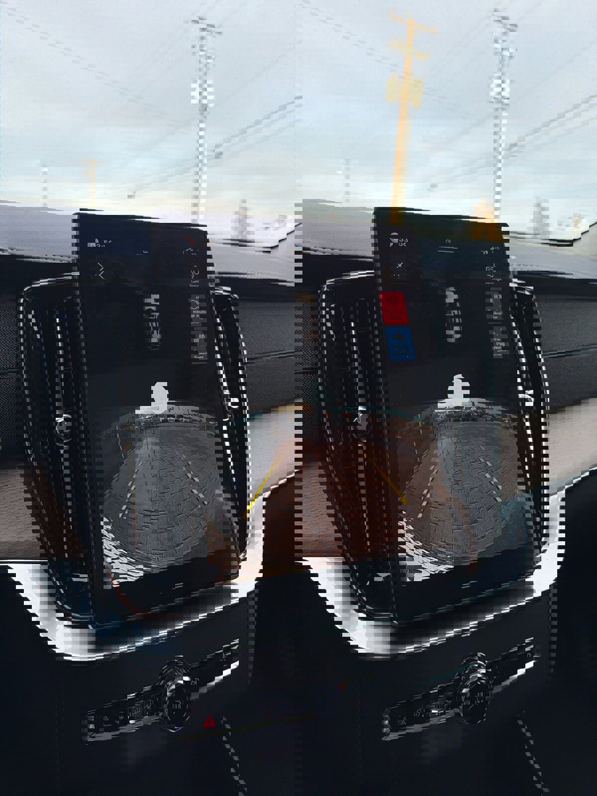 New 2026 Volvo XC90 B5 Core w/ Protection Package Premier image 25