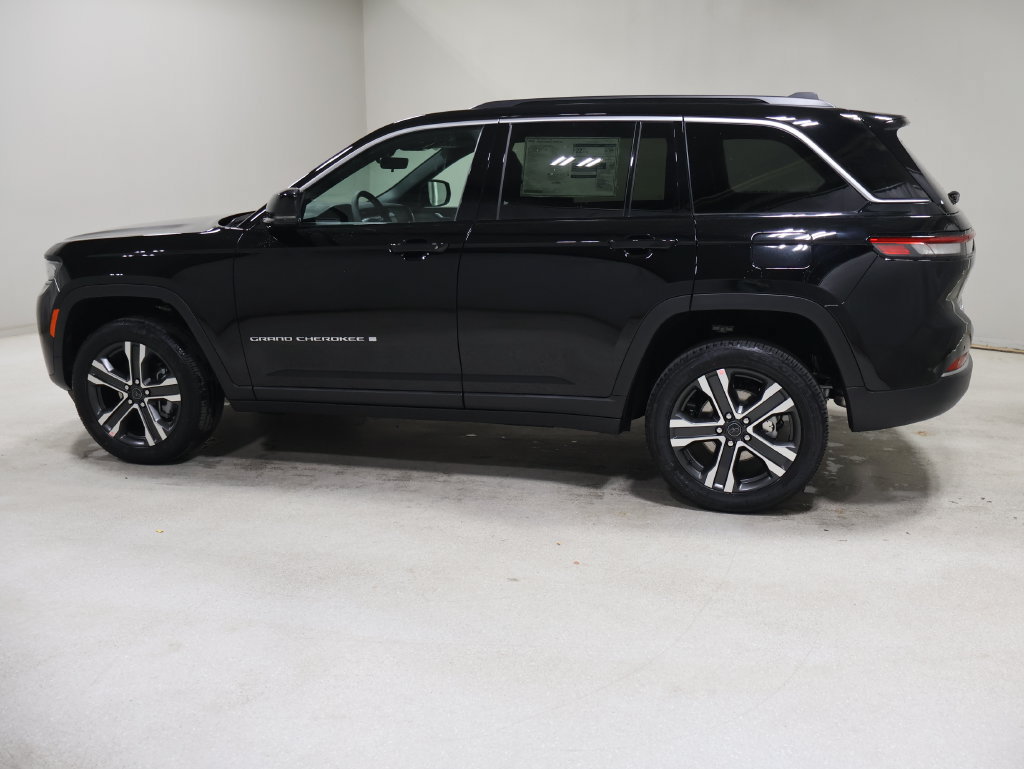 New 2027 Jeep Grand Cherokee Limited AWD/4WD image 4