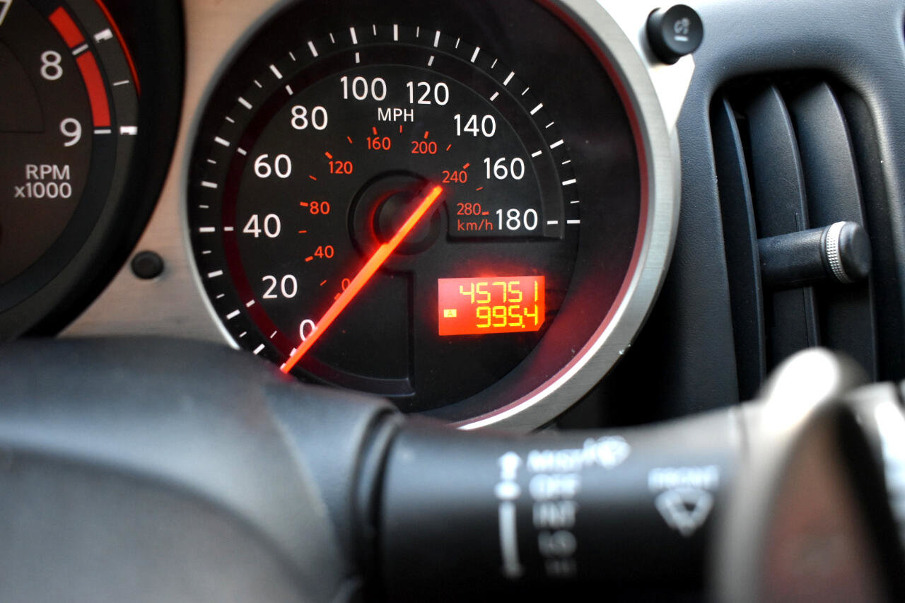 Used 2015 Nissan 370Z Coupe image 18