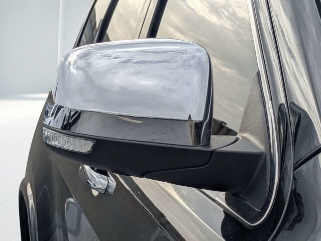 Used 2020 Jeep Grand Cherokee Overland RWD image 11