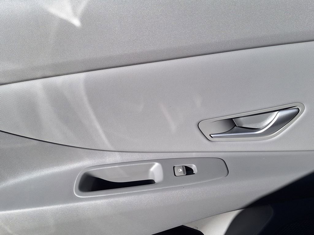 New 2025 Hyundai Elantra SEL image 12