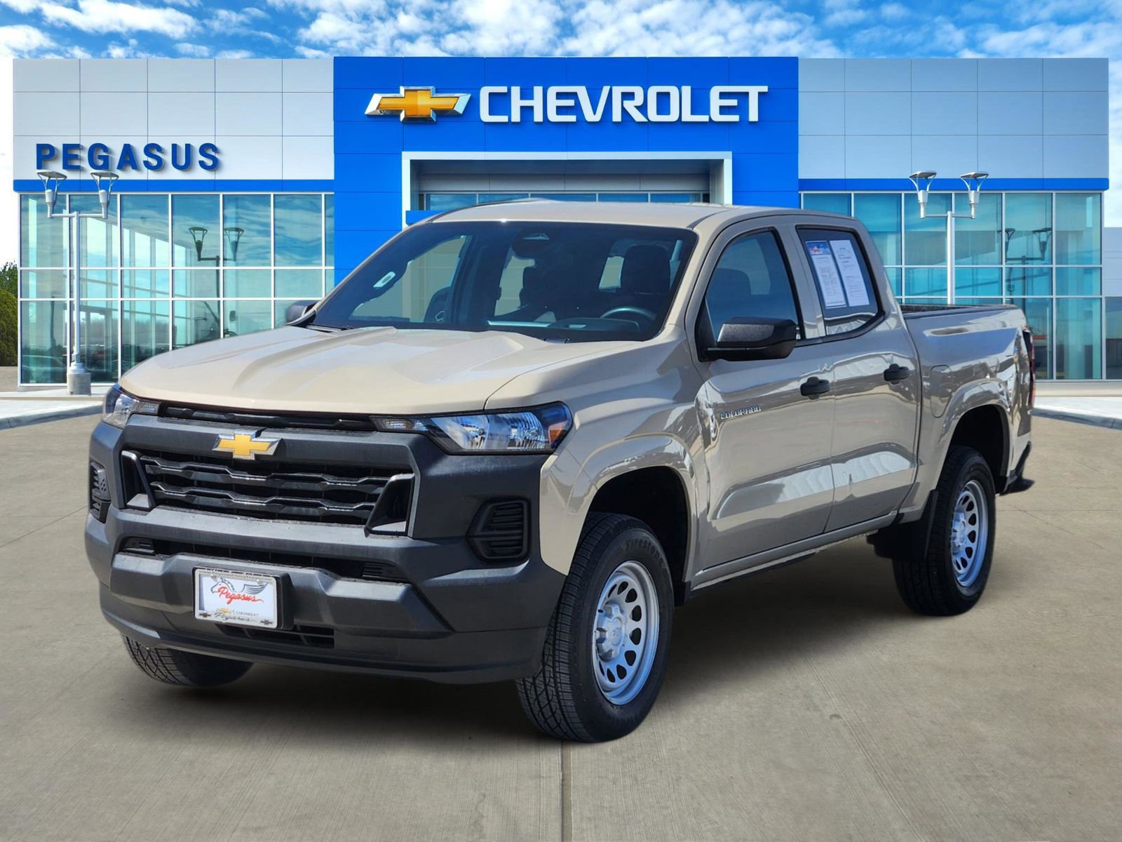 Used 2024 Chevrolet Colorado W/T image 2