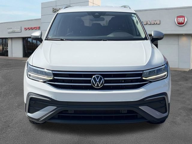 Used 2024 Volkswagen Tiguan SE FWD image 2