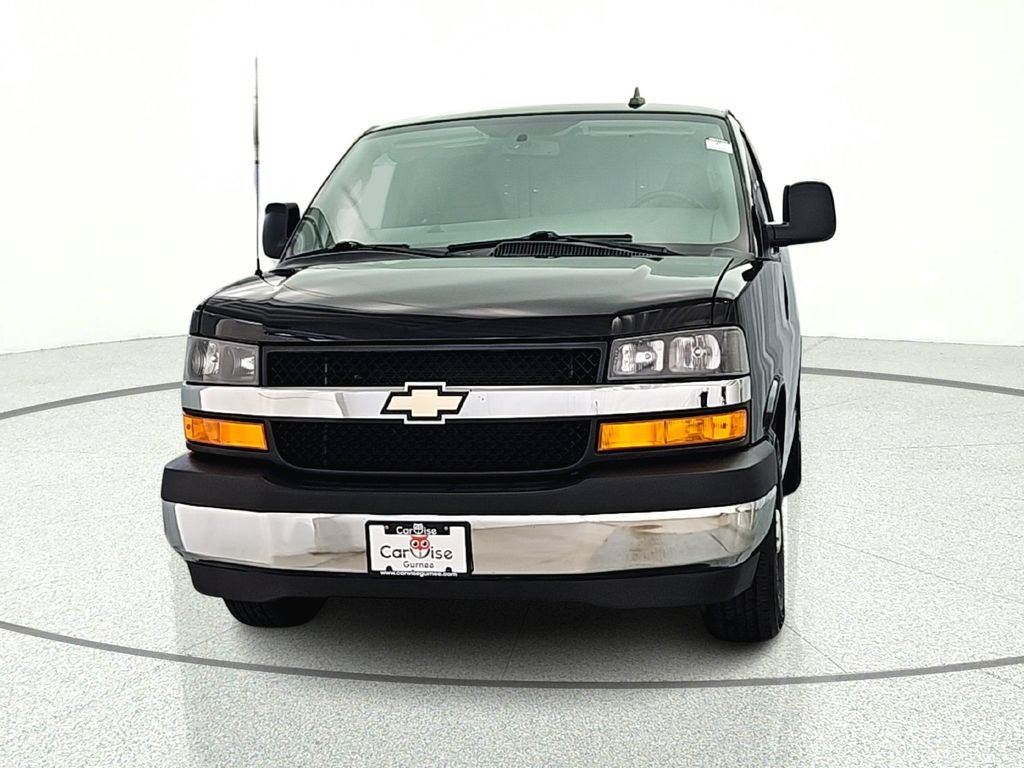 Used 2018 Chevrolet Express 2500 w/ Driver Convenience Package RWD image 9