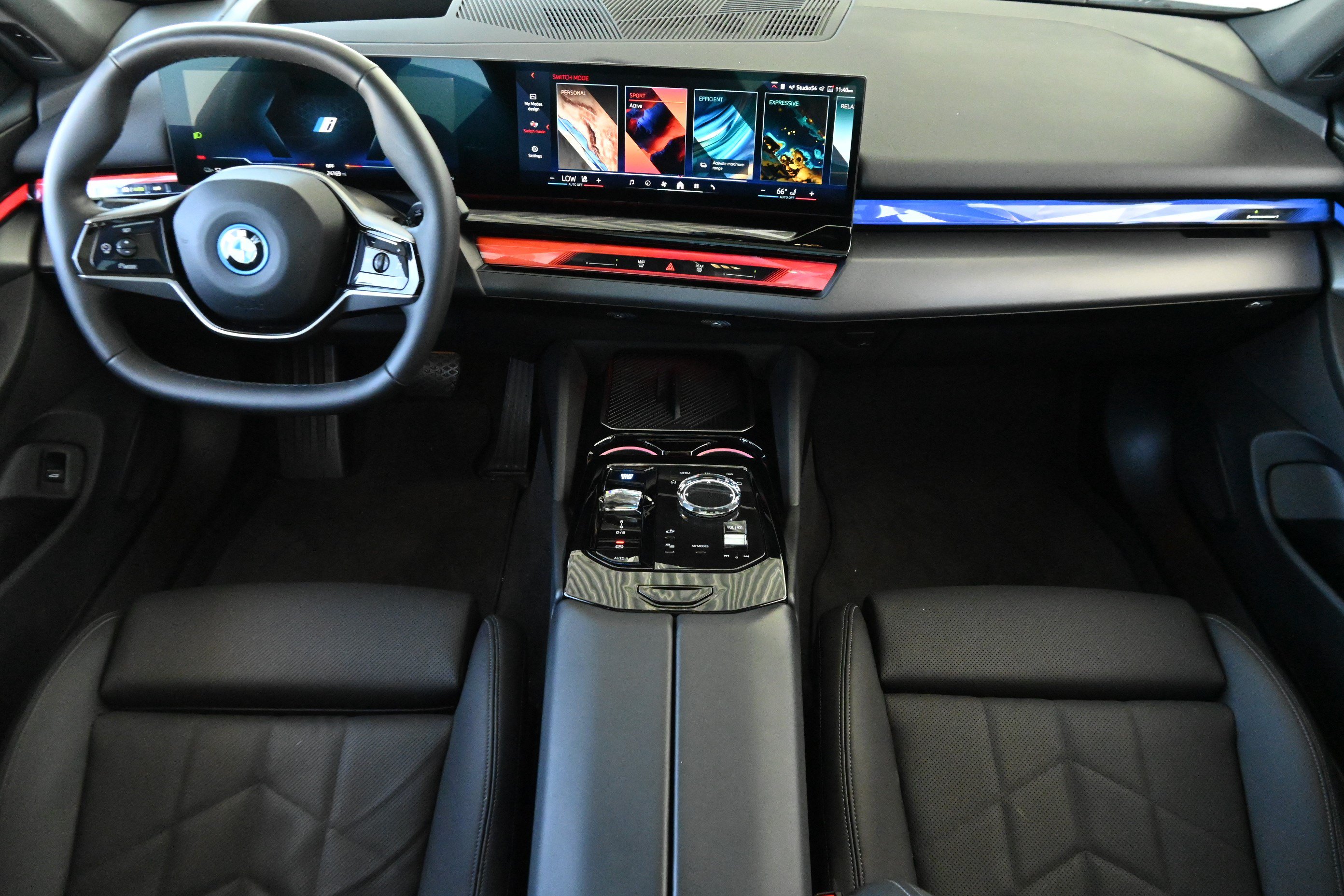 Used 2025 BMW i5 eDrive40i w/ Executive Package RWD image 15