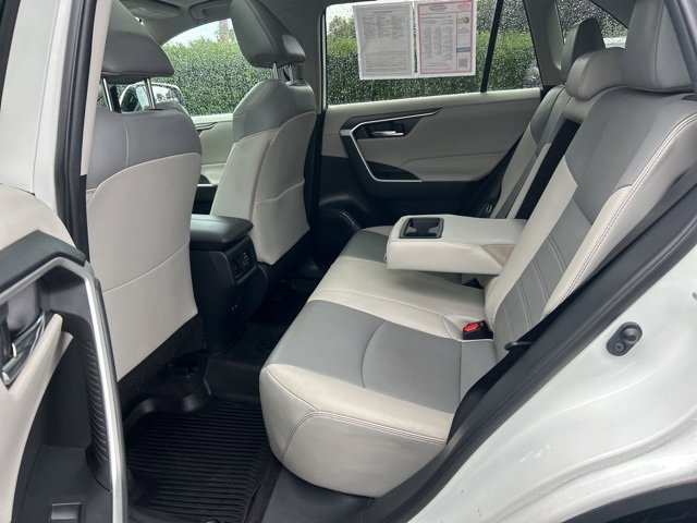 Used 2021 Toyota RAV4 XLE Premium image 17