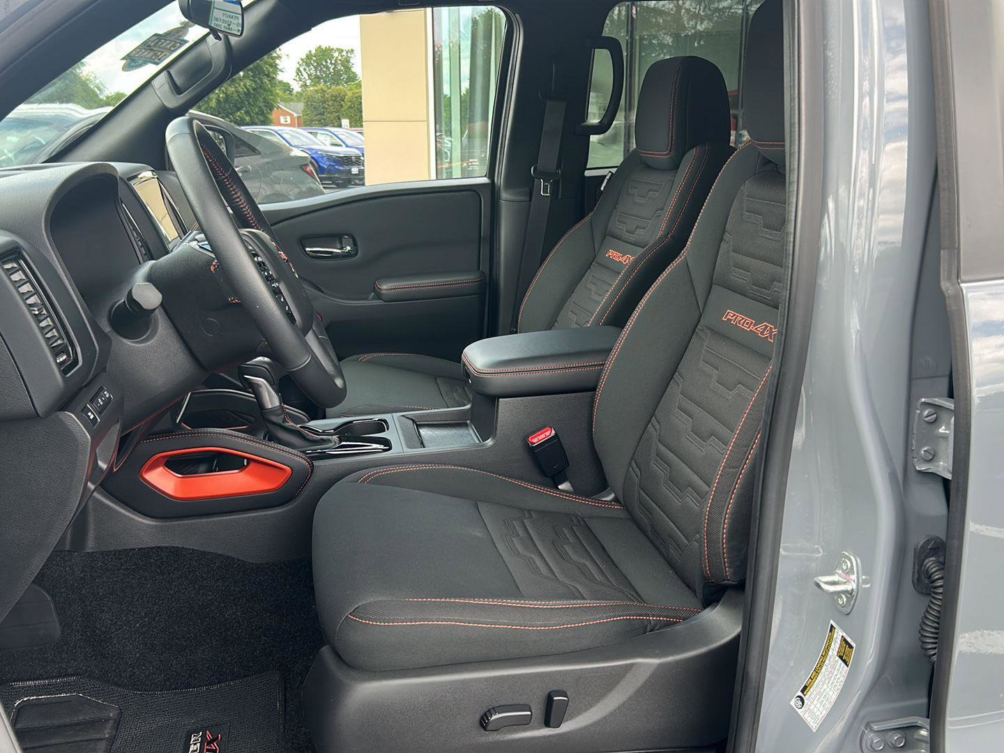 Used 2024 Nissan Frontier PRO-4X w/ Technology Package AWD/4WD image 12