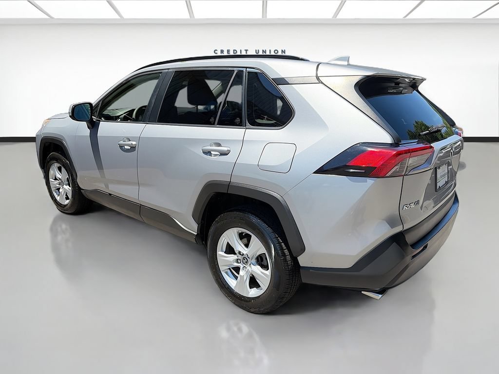 Used 2019 Toyota RAV4 XLE FWD image 5