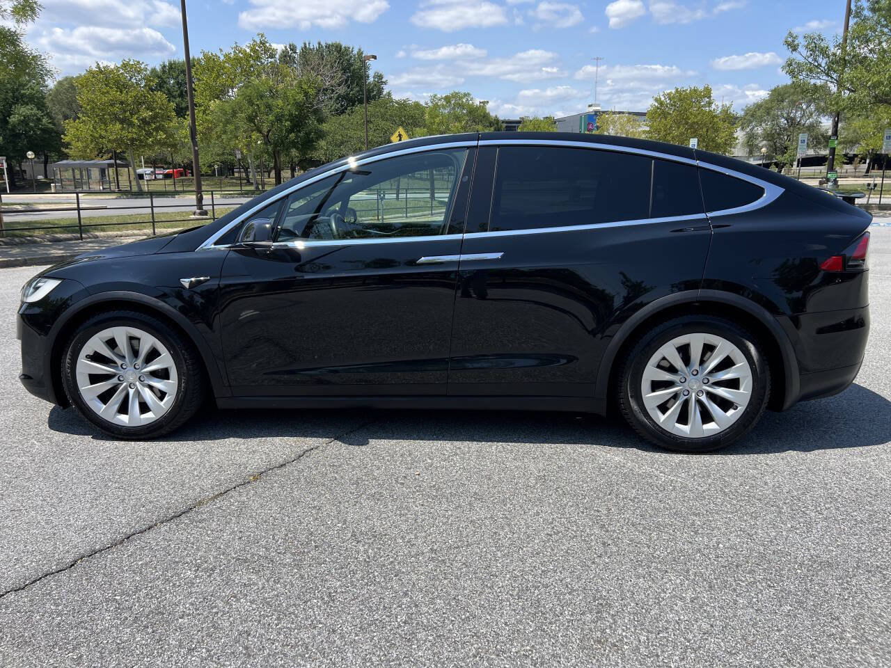 Used 2017 Tesla Model X 75D AWD/4WD image 22