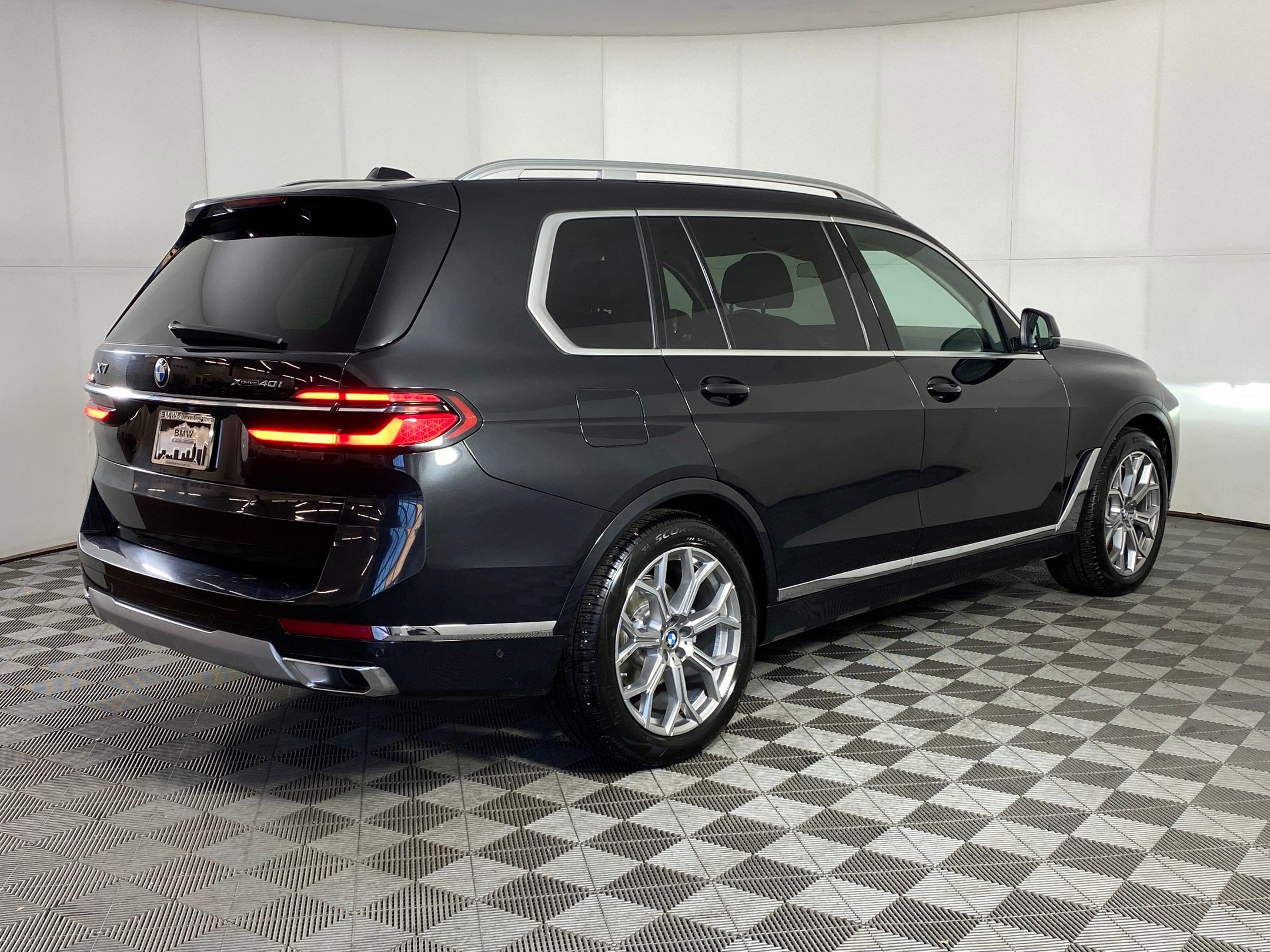 Certified 2025 BMW X7 xDrive40i image 9