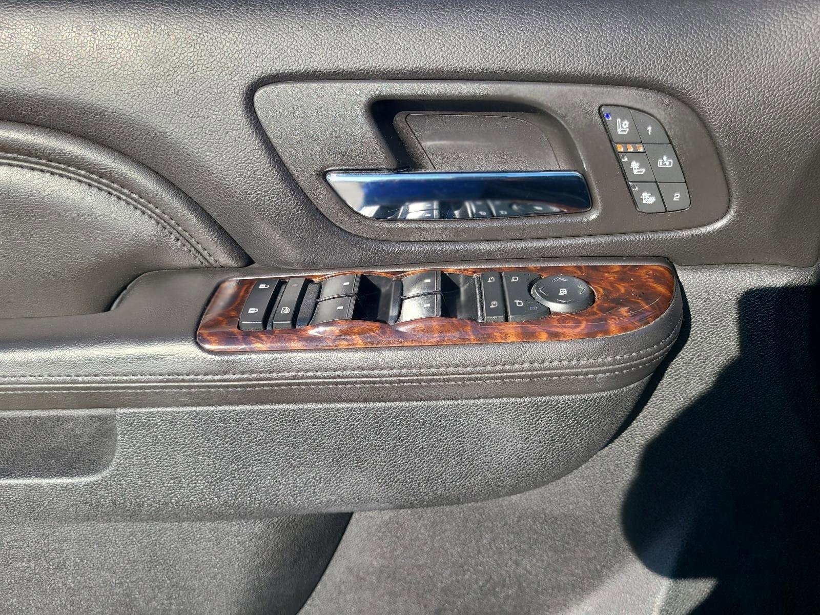 Used 2013 GMC Yukon Denali RWD image 10