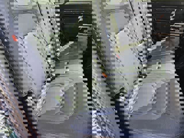 Used 2023 Land Rover Defender 130 X-Dynamic SE image 23