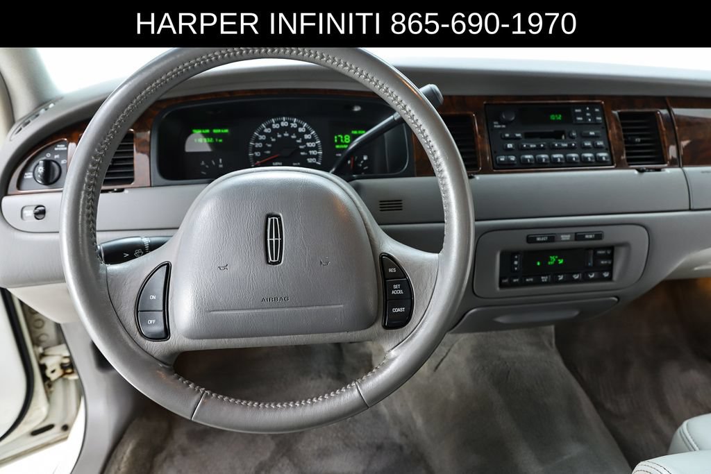 Used 2000 Lincoln Town Car Executive RWD image 55