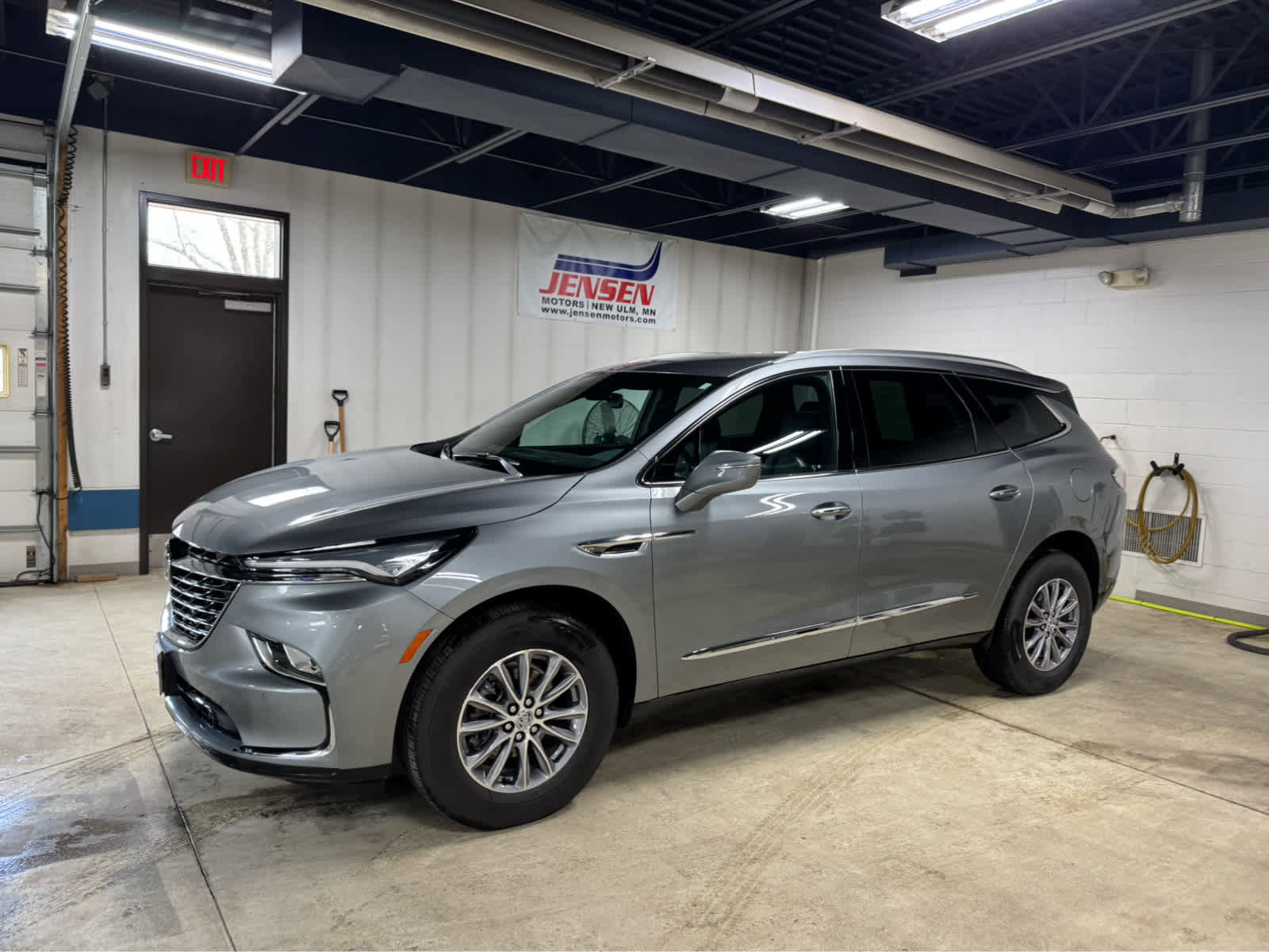 Certified 2023 Buick Enclave Essence AWD/4WD image 1