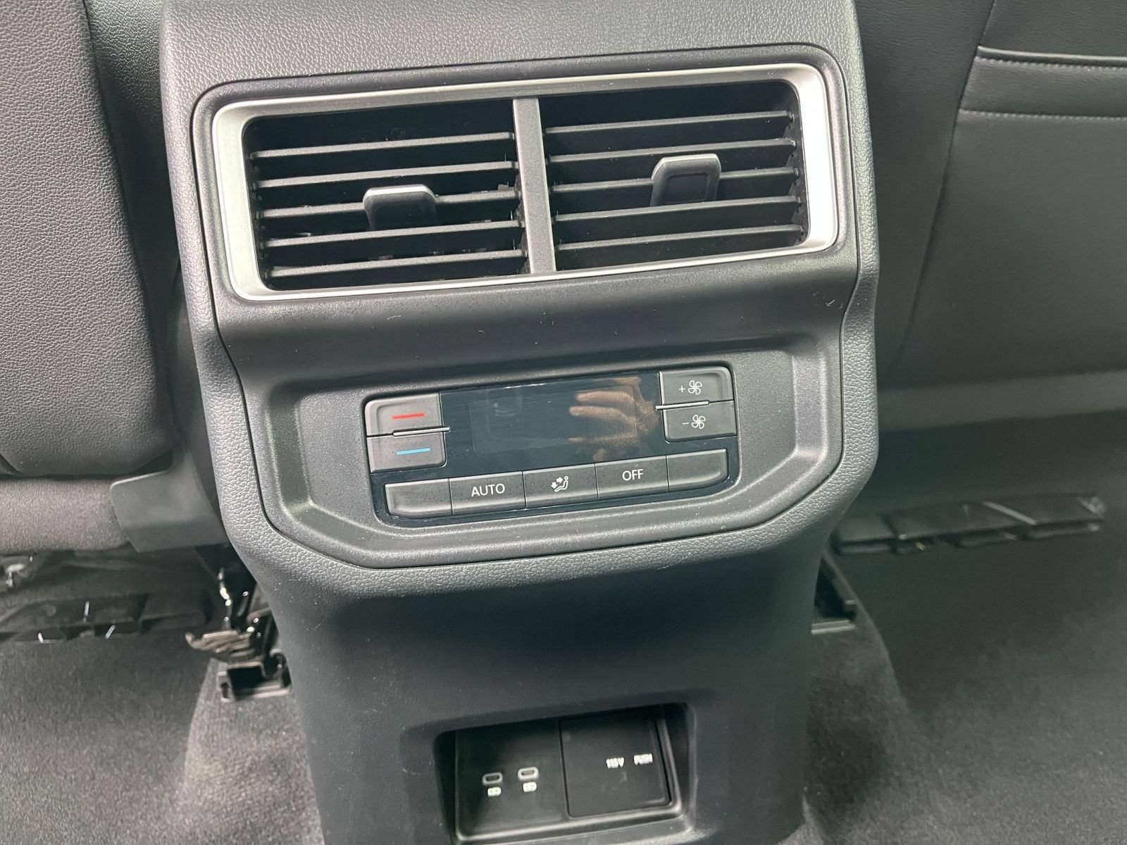 Used 2026 Volkswagen Atlas SE FWD image 24