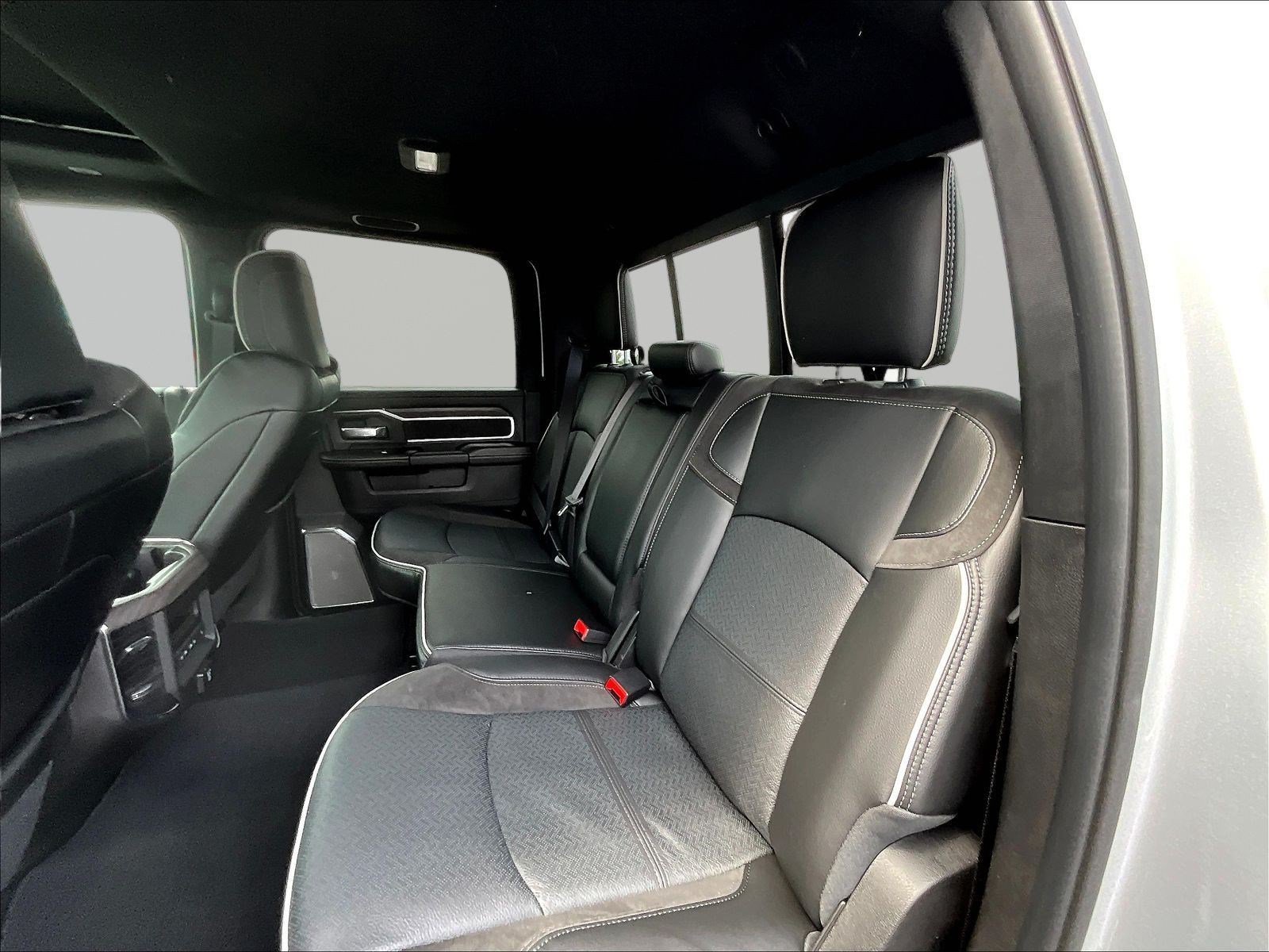New 2026 RAM 2500 Laramie AWD/4WD image 18