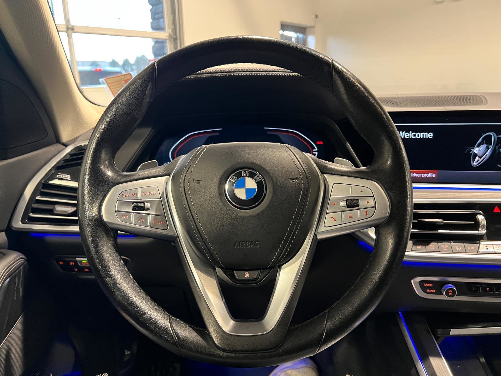 Used 2022 BMW X7 xDrive40i w/ Premium Package image 11