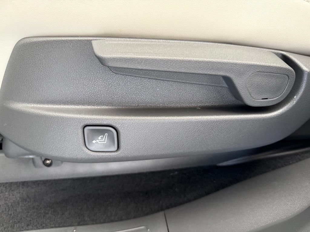 Used 2025 Hyundai Santa Fe SEL FWD image 27