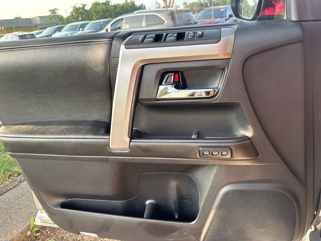 Used 2014 Toyota 4Runner Limited AWD/4WD image 9
