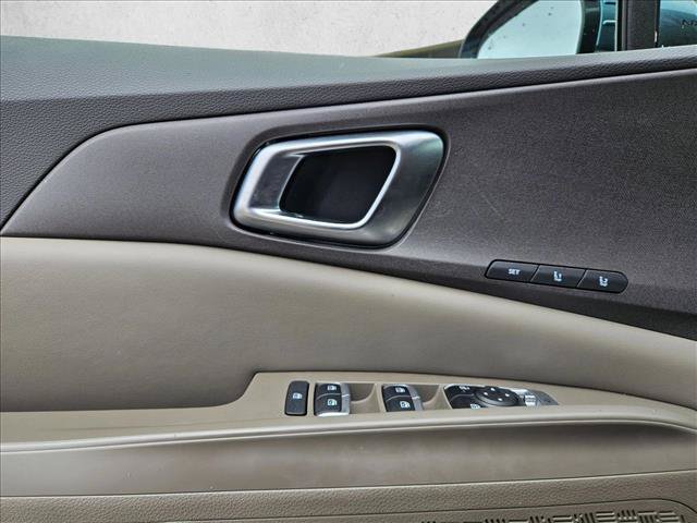 Used 2025 Kia Carnival SX FWD image 23