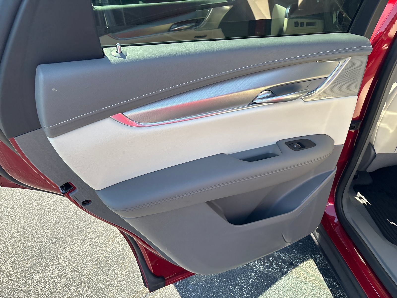 Used 2024 Cadillac XT5 Premium Luxury w/ LPO, Floor Liner Package AWD/4WD image 31