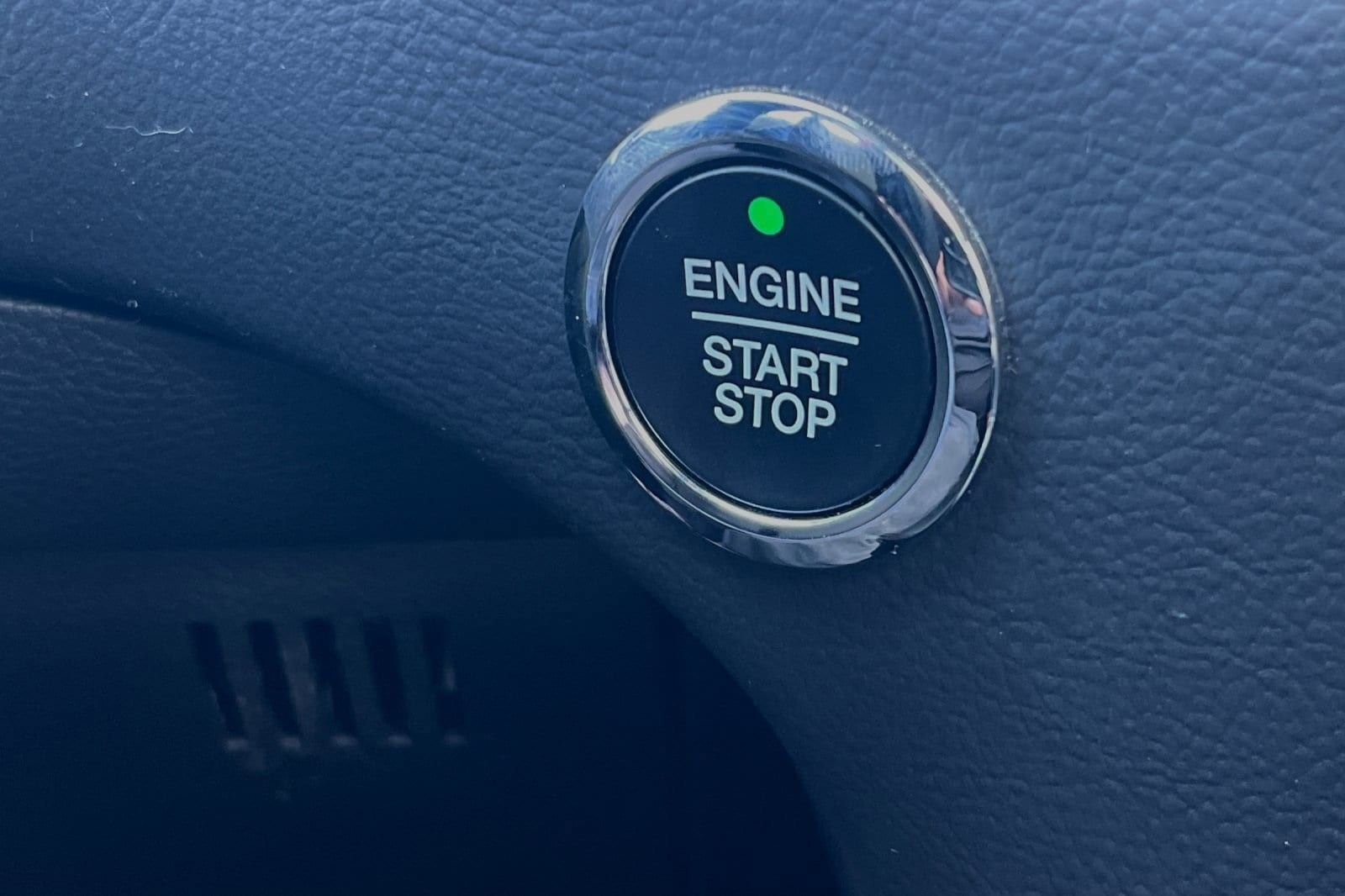 Used 2023 Ford Edge ST-Line w/ Class II Trailer Tow Package image 25