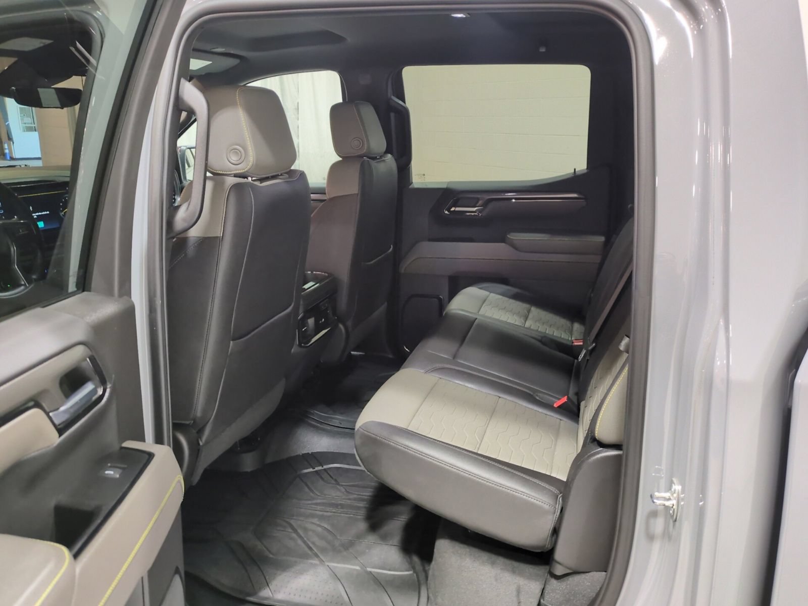 Used 2024 Chevrolet Silverado 1500 ZR2 w/ Technology Package AWD/4WD image 16