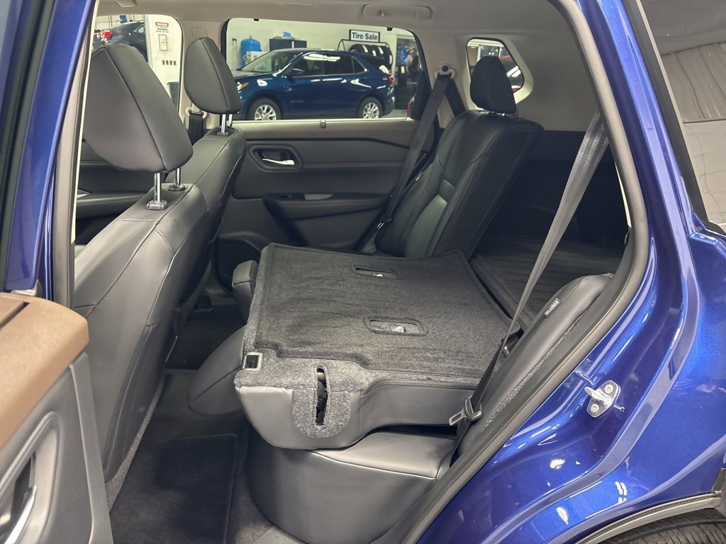 Used 2023 Nissan Rogue SV w/ SV Premium Package image 29