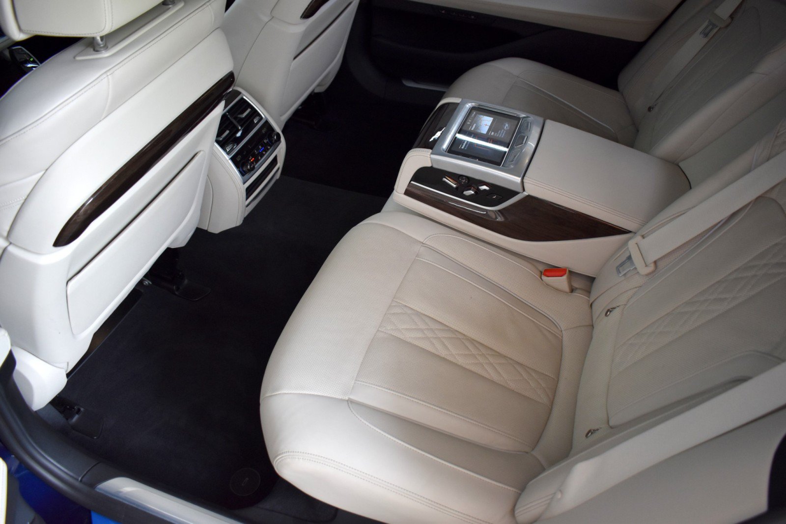 Used 2022 BMW 750i xDrive w/ Luxury Rear Seating Package AWD/4WD image 30