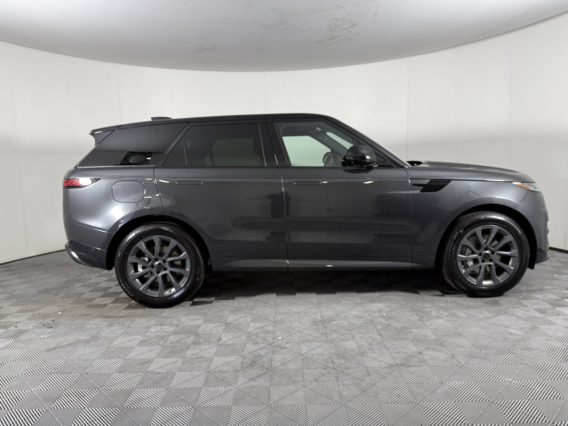 New 2026 Land Rover Range Rover Sport Dynamic SE AWD/4WD image 8