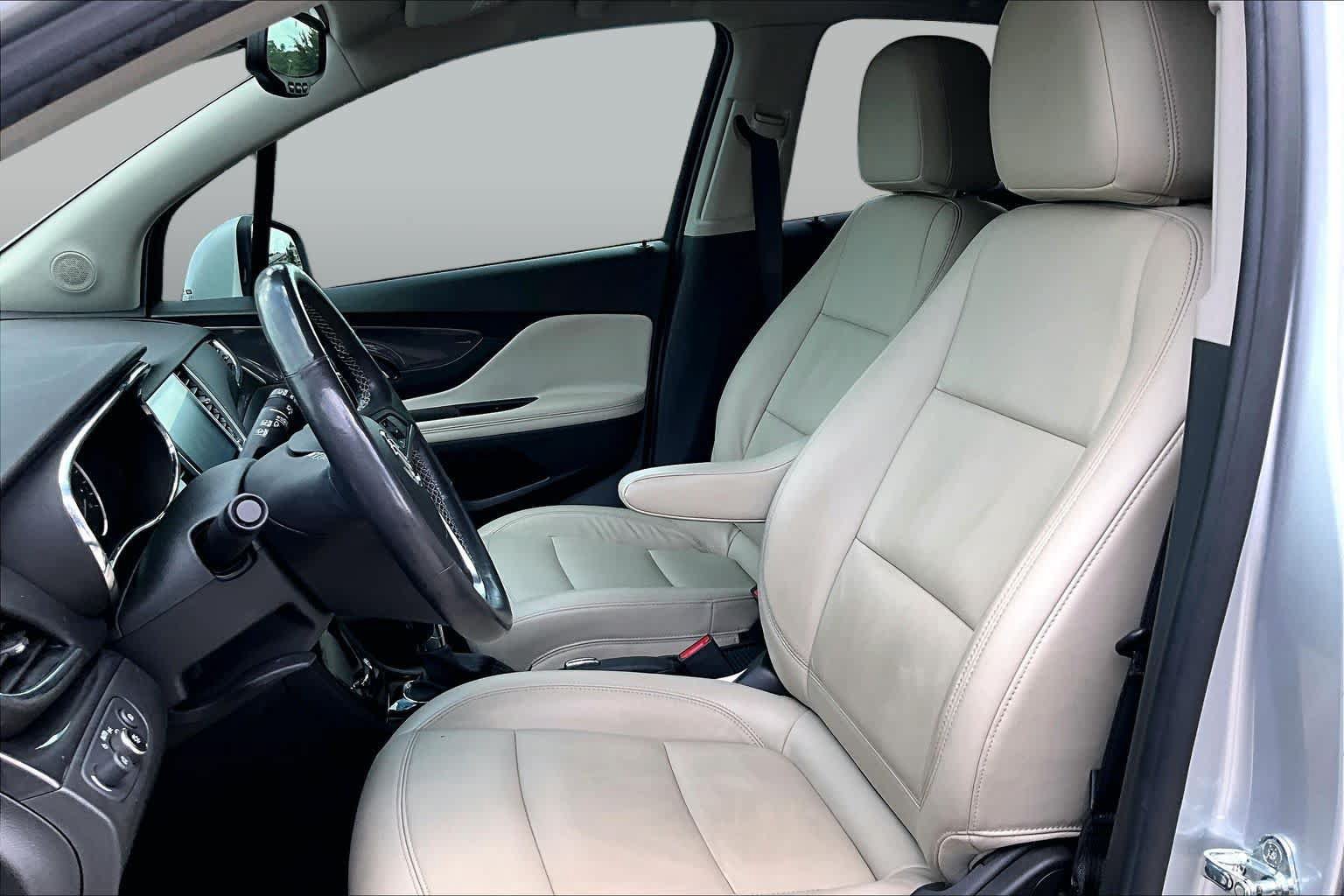 Used 2020 Buick Encore Essence w/ Safety Package II FWD image 8