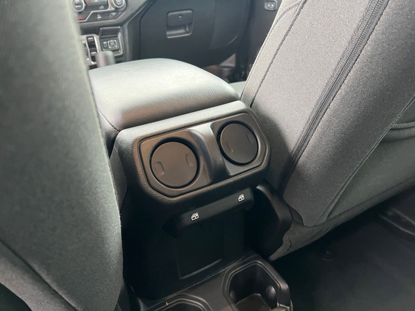 Used 2025 Jeep Wrangler Sport S image 24