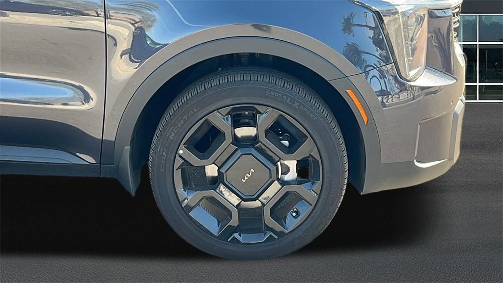 Certified 2025 Kia Sorento SX image 6