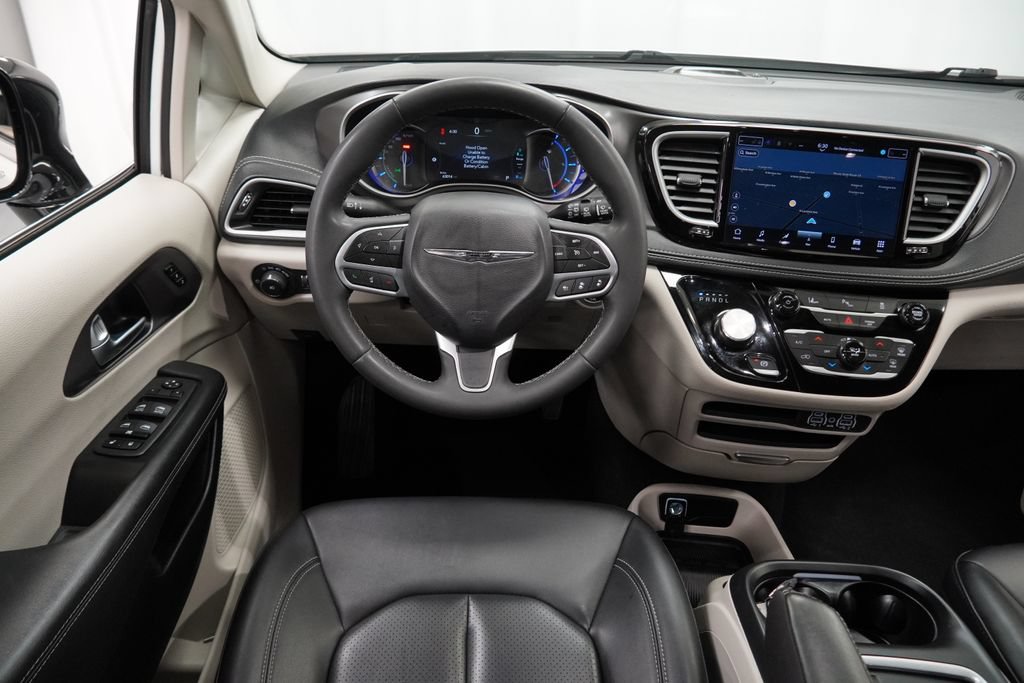 Used 2024 Chrysler Pacifica Limited FWD image 25