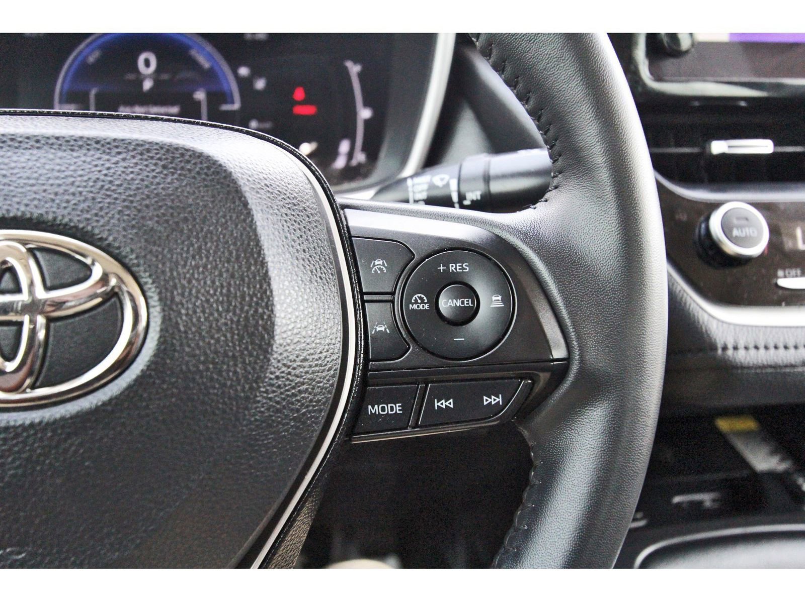 Used 2024 Toyota Corolla XLE FWD image 25