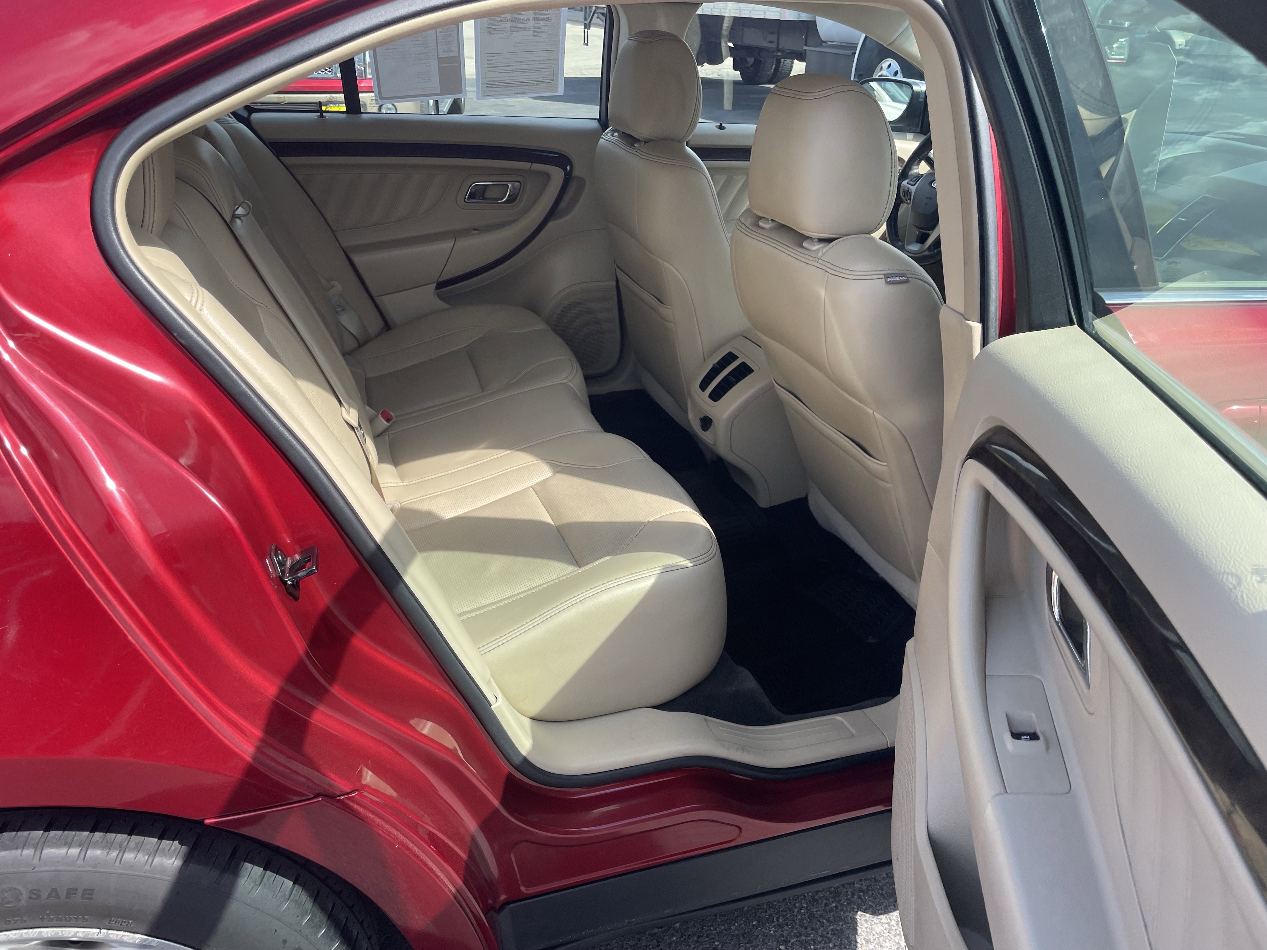 Used 2013 Ford Taurus Limited FWD image 27