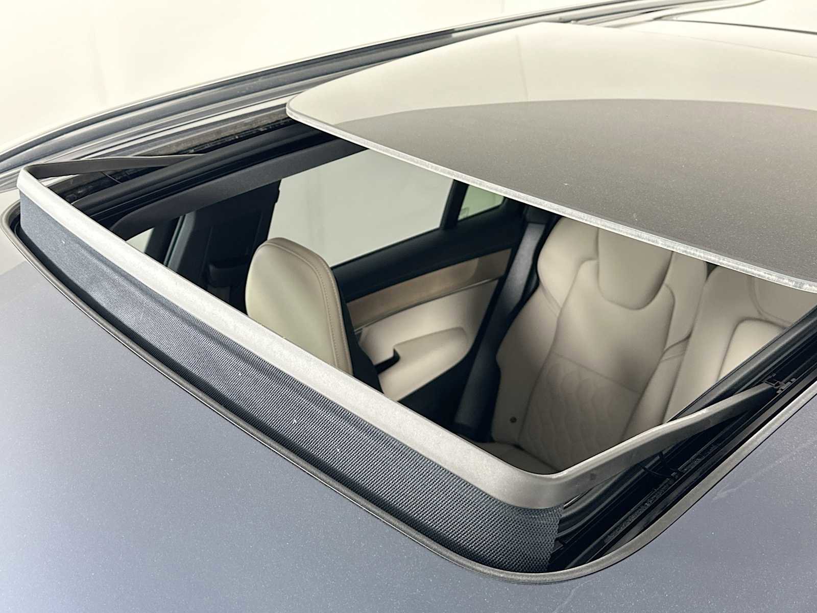 Used 2025 Volvo XC90 B6 Plus w/ Protection Package Premier image 20