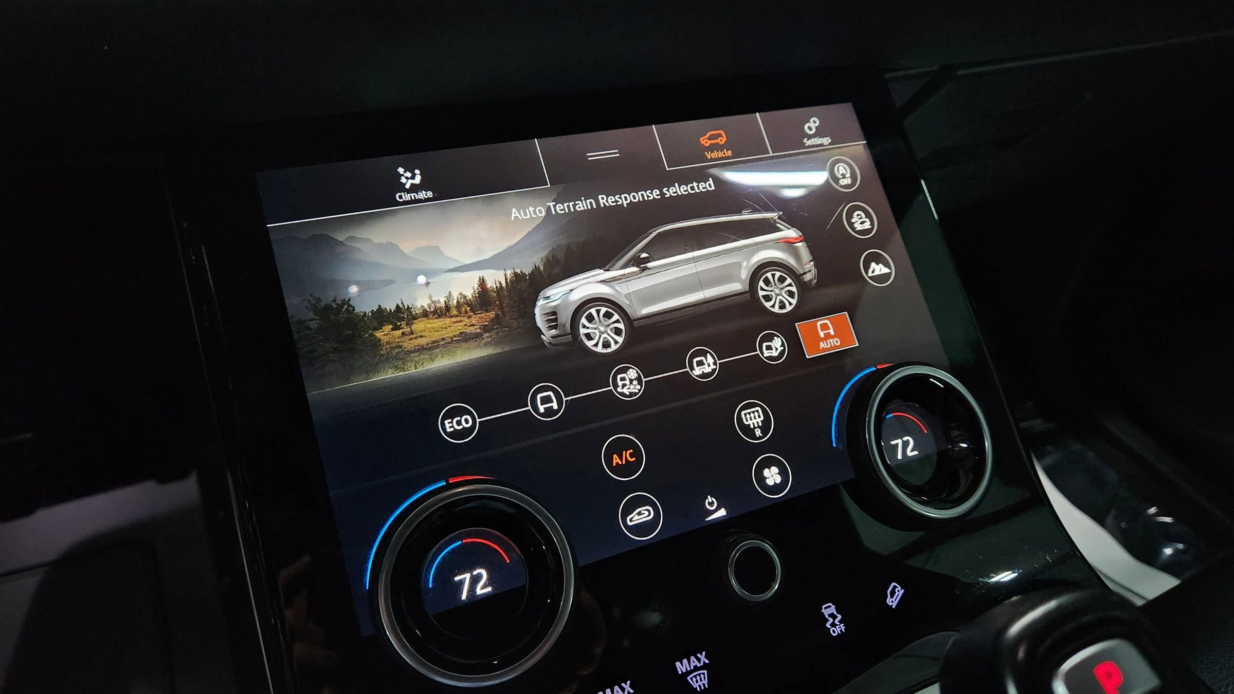 Used 2020 Land Rover Range Rover Evoque SE image 32