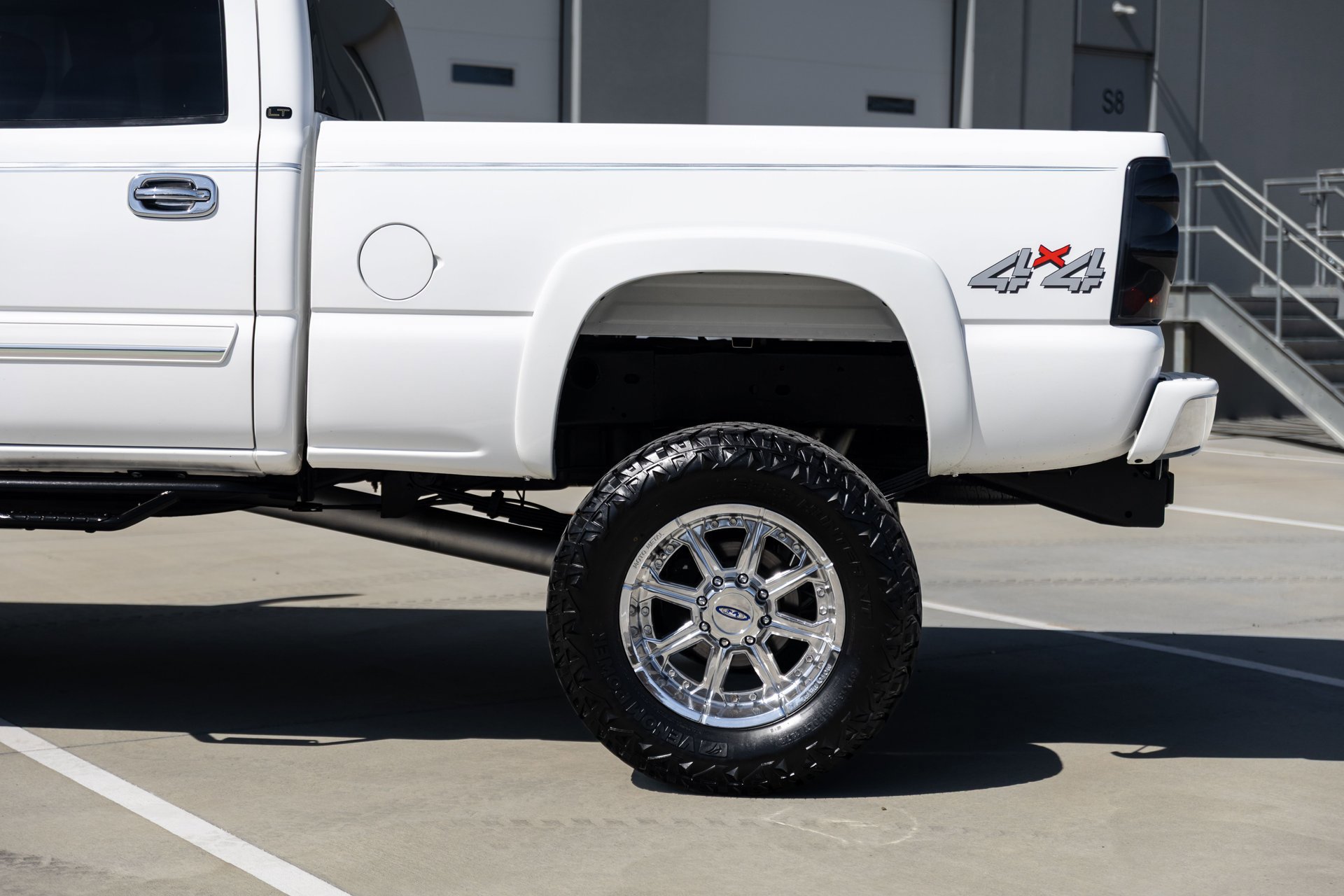 Used 2006 Chevrolet Silverado 2500 LT w/ Heavy-Duty Power Package image 12