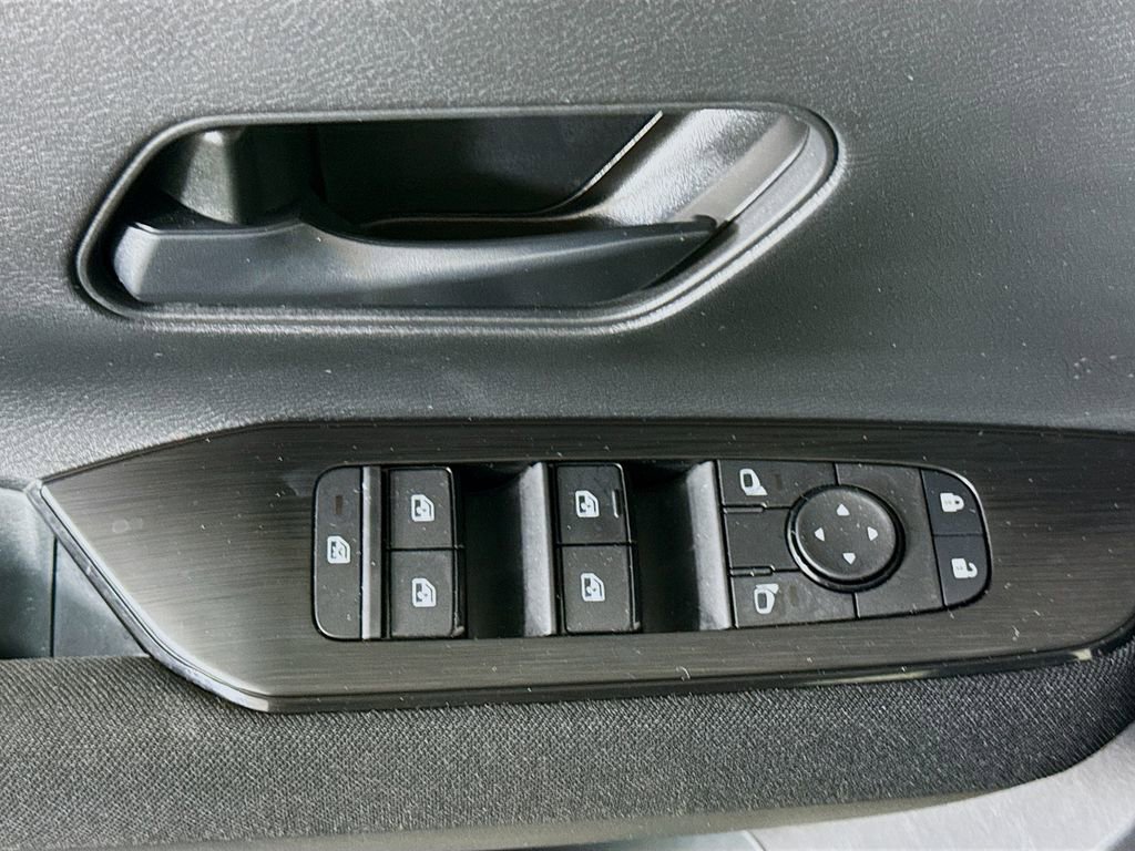 Certified 2025 Nissan Kicks S image 21