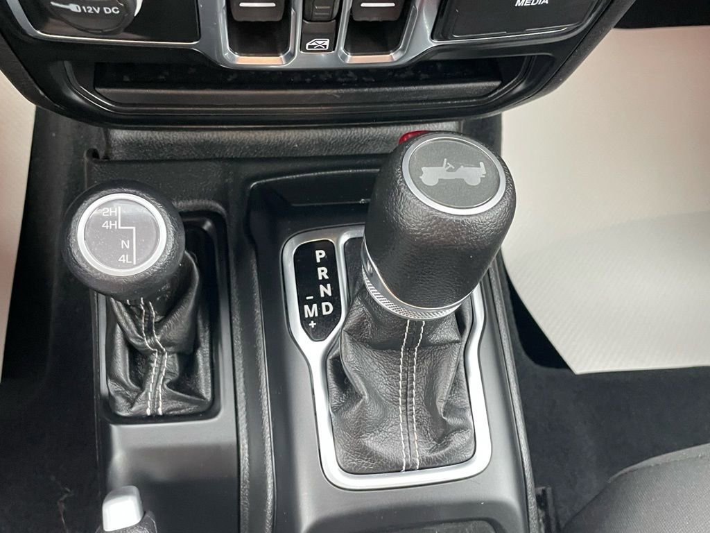 Used 2022 Jeep Wrangler Unlimited Sahara image 32