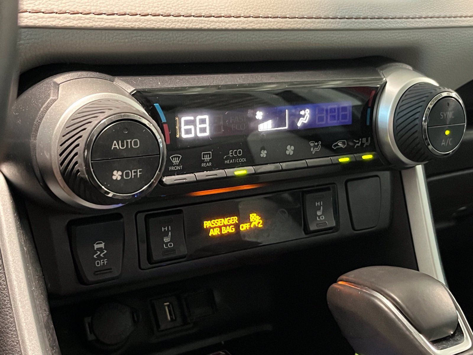 Used 2022 Toyota RAV4 XLE Premium AWD/4WD image 24