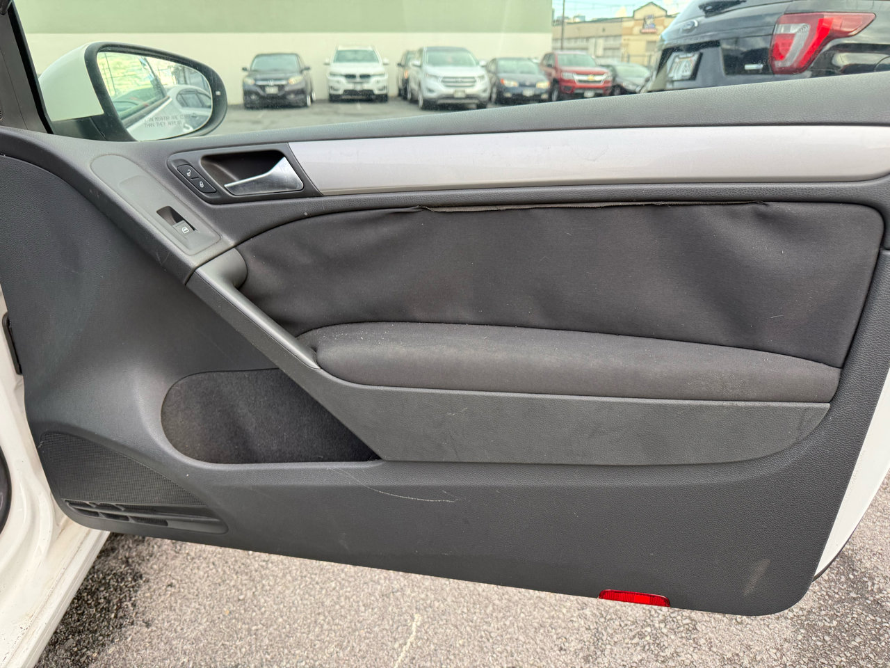 Used 2010 Volkswagen Golf 2-Door image 13
