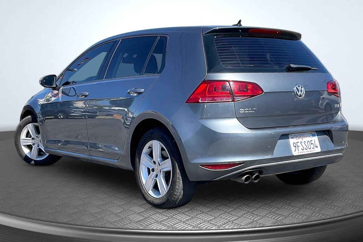 Used 2017 Volkswagen Golf SE FWD image 2