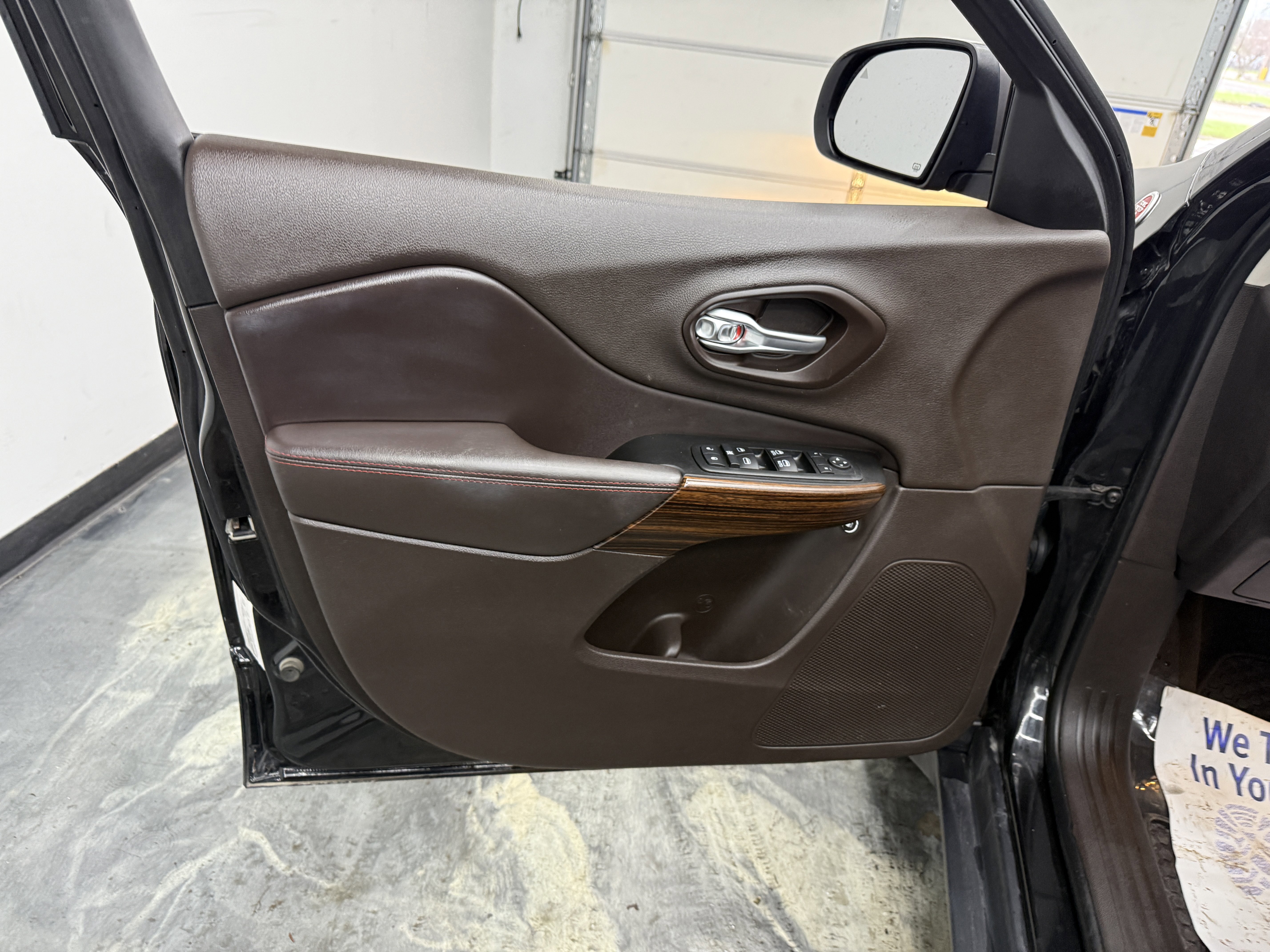 Used 2014 Jeep Cherokee Trailhawk w/ Technology Group image 10