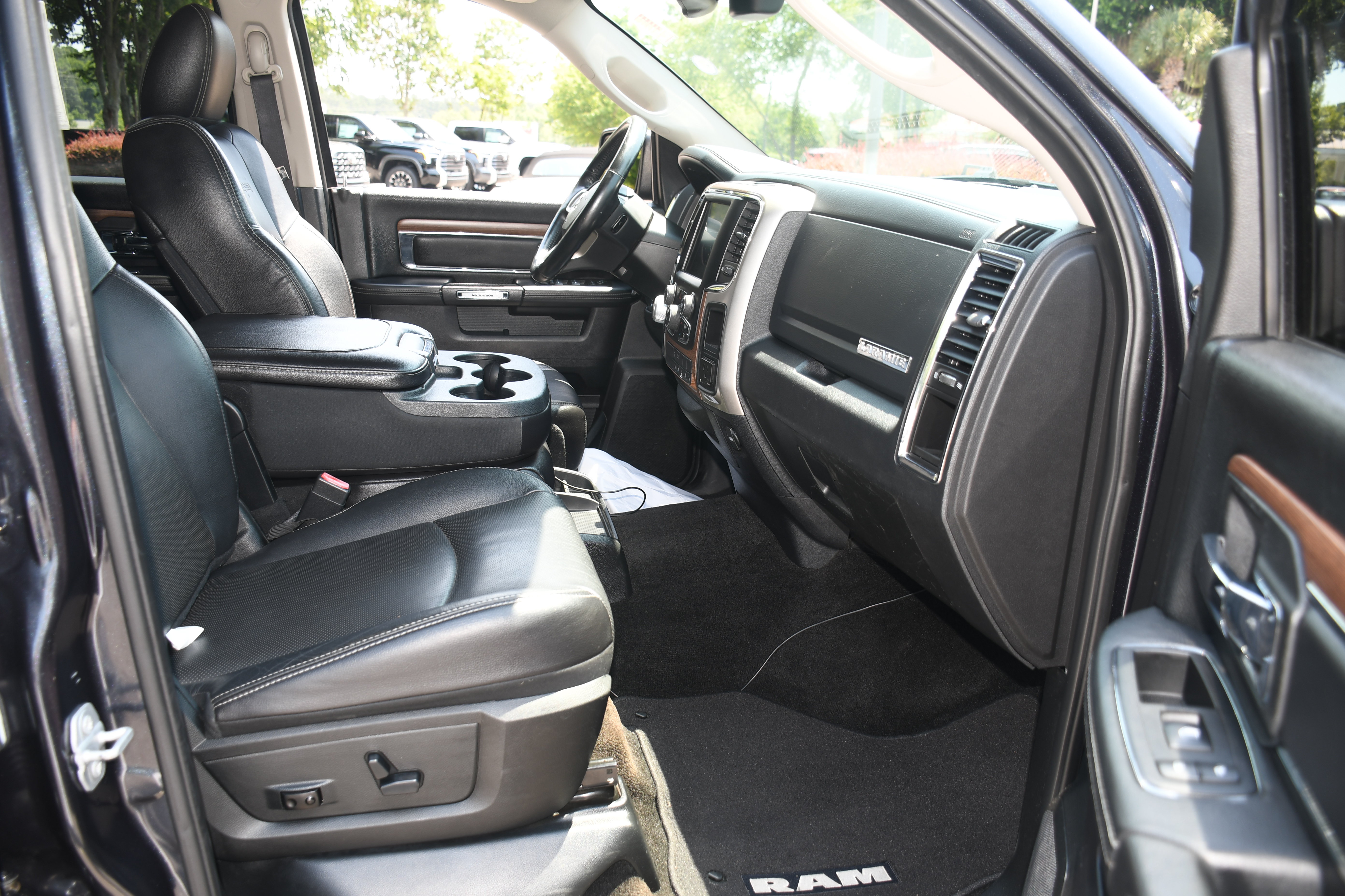 Used 2016 RAM 1500 Laramie w/ Convenience Group RWD image 18