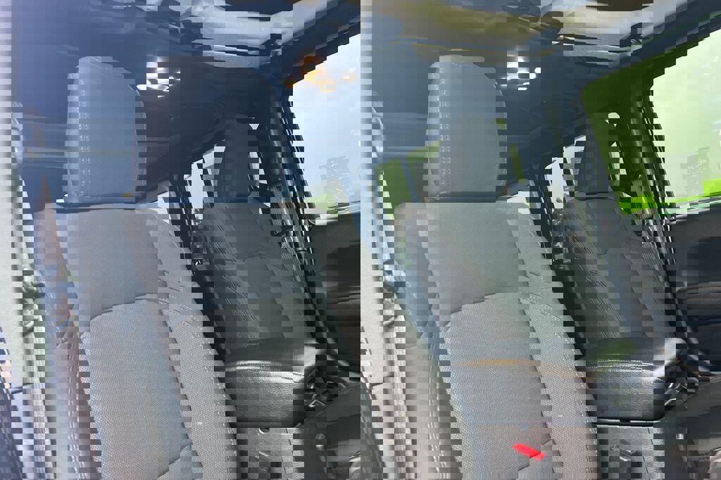 Used 2022 Jeep Wrangler Unlimited Sport image 17