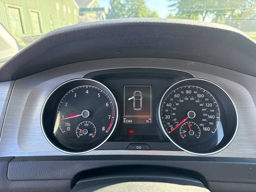 Used 2015 Volkswagen Golf Launch Edition FWD image 20