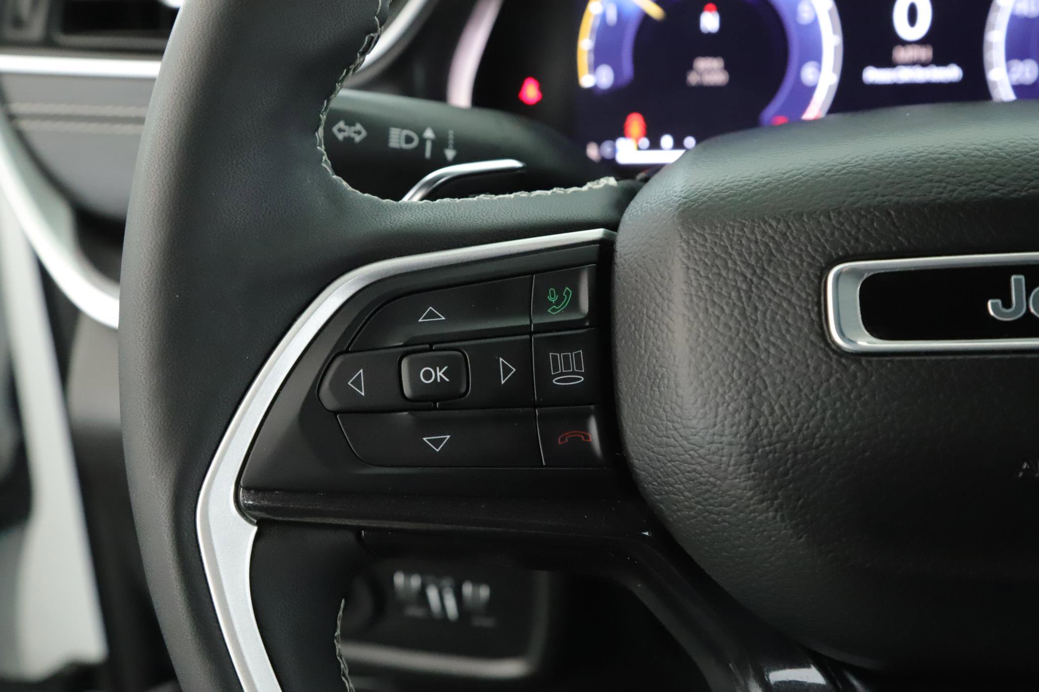 Used 2023 Jeep Grand Cherokee Altitude image 10